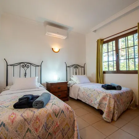 Utopia, Villa 4 Bedrooms, Heated Pool & Complete Privacy-2
